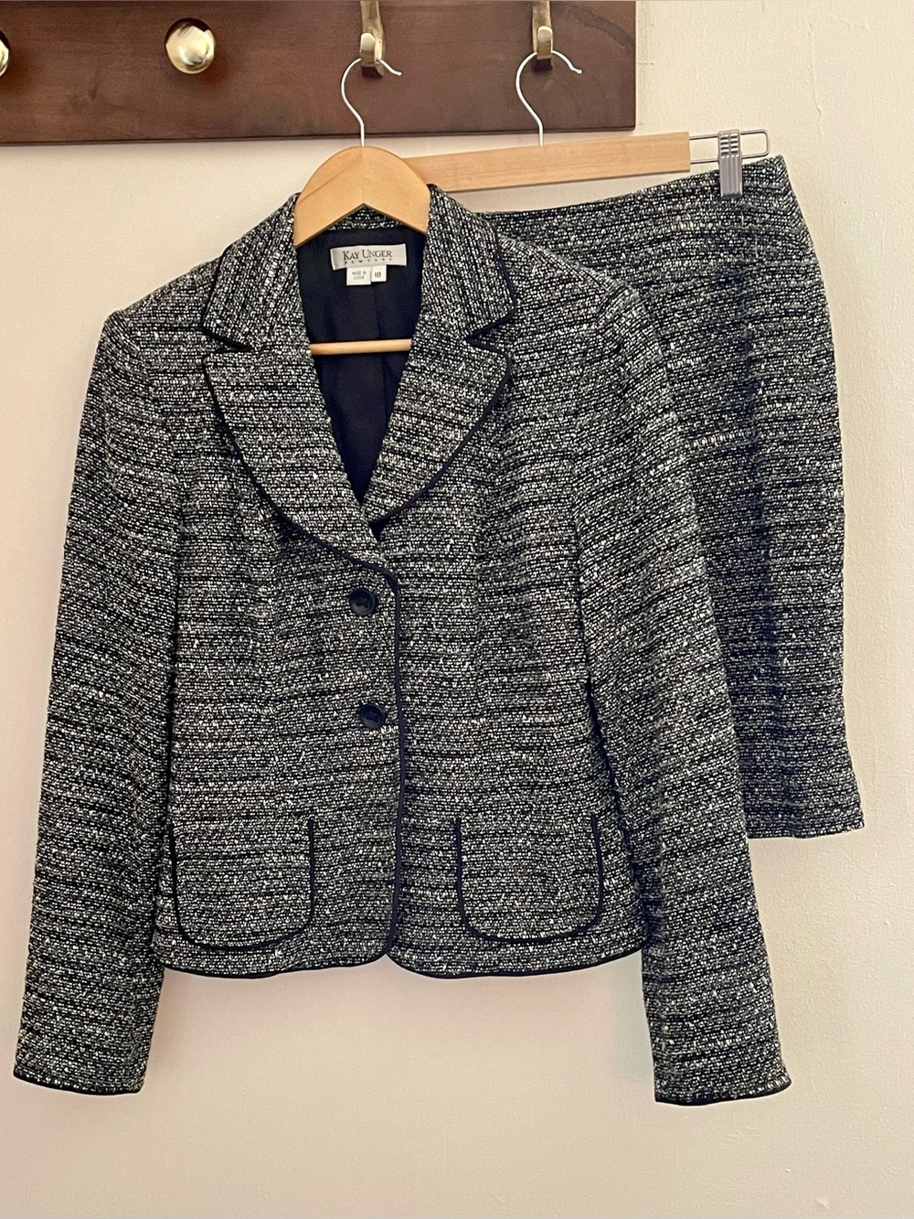 Kay Unger Size 10 Tweed Textured Skirt Suit Blazer Pencil Skirt Black White